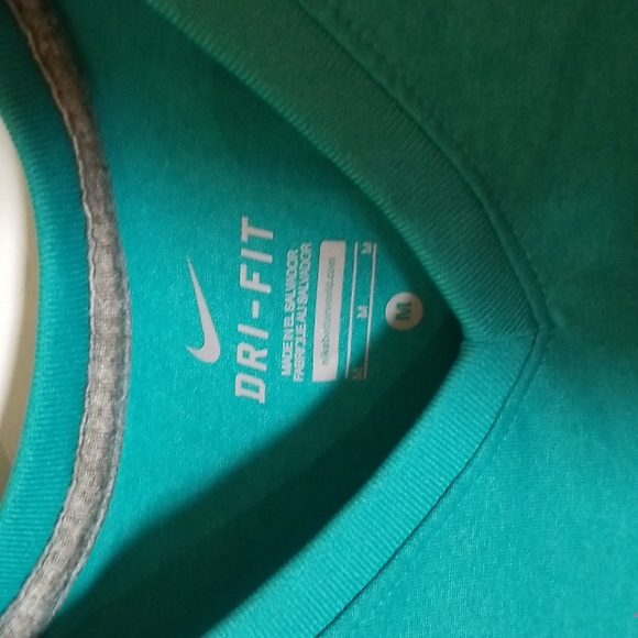 Nike Dri Fit V-neck Shirt - M - Picture 2 of 4
